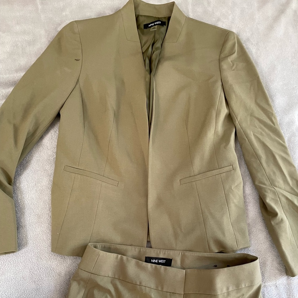 Nine West army green pant suit
